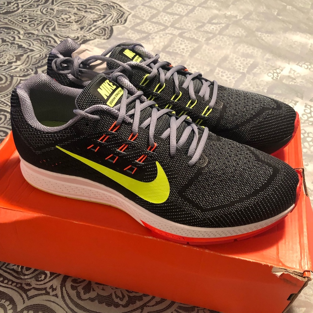 Nike AirZoom Structure 18